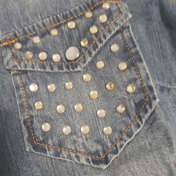 New boutique Denim shirt - Picture 8 of 13